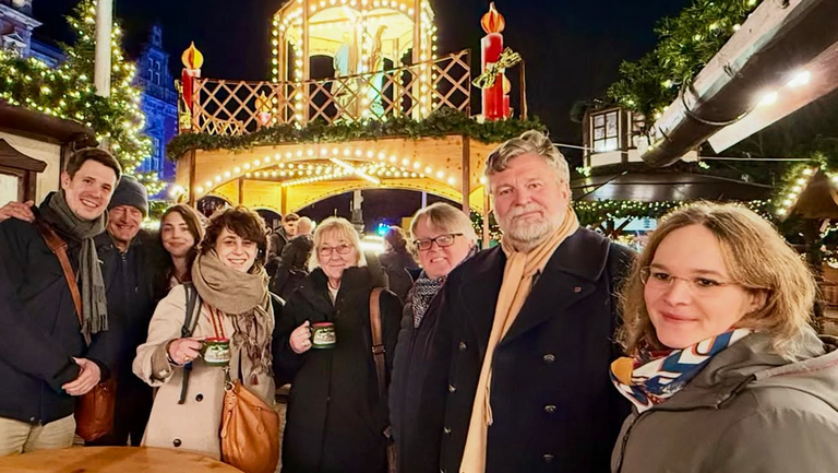 Die SPD-Fraktion der BV auf dem Harburger Weihnachtsmarkt.